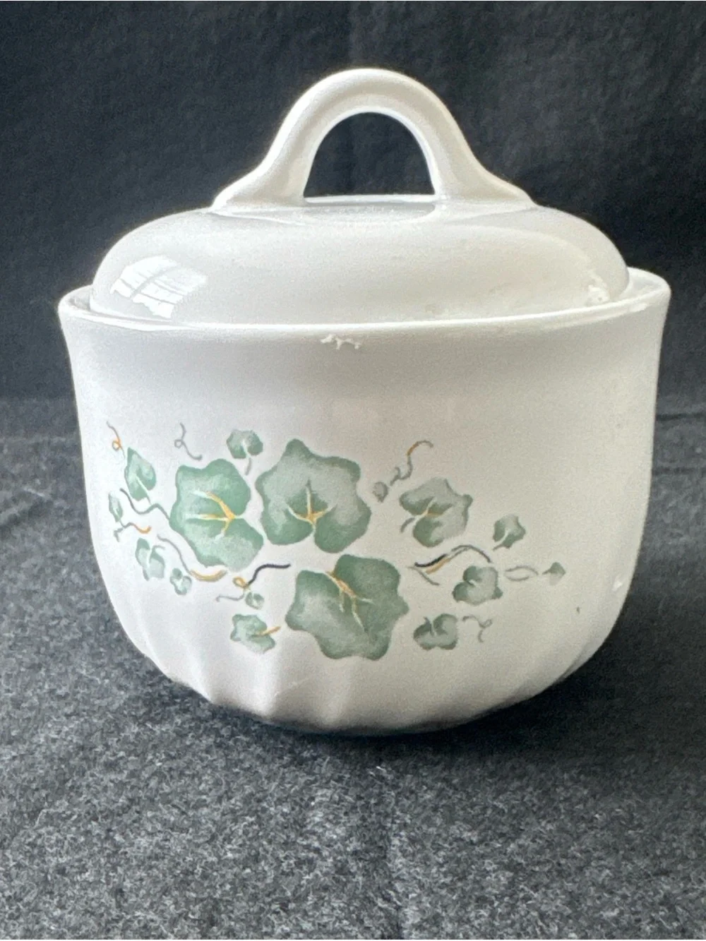 Corelle Coordinates Callaway Green Ivy Stoneware Sugar Bowl with Lid 4 1/2